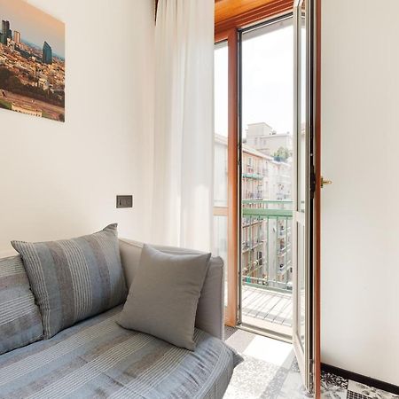 Milano Renovated Studio Apts Milão Exterior foto