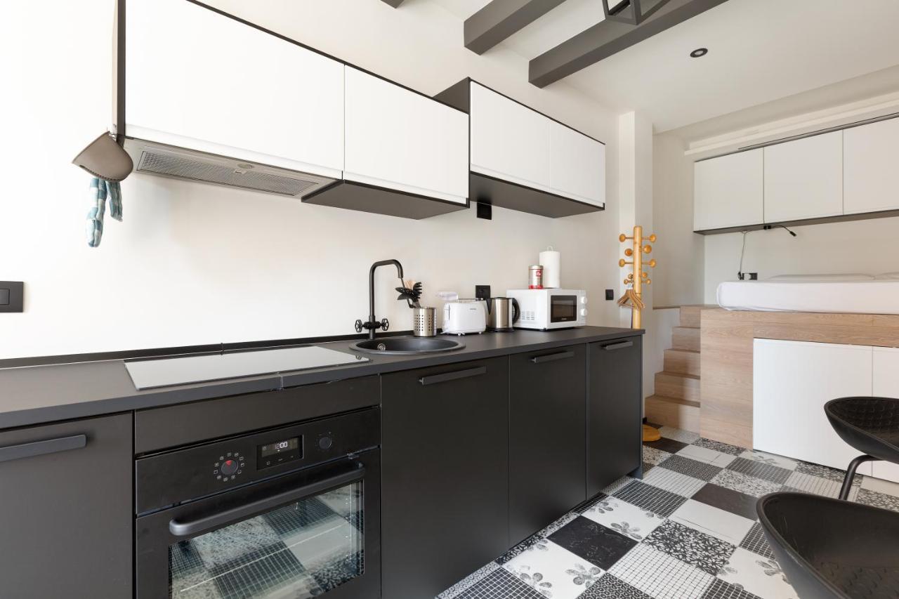 Milano Renovated Studio Apts Milão Exterior foto