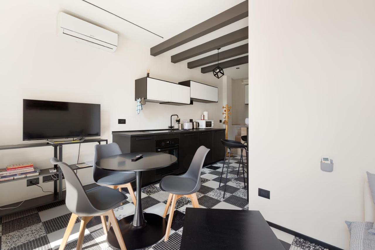 Milano Renovated Studio Apts Milão Exterior foto
