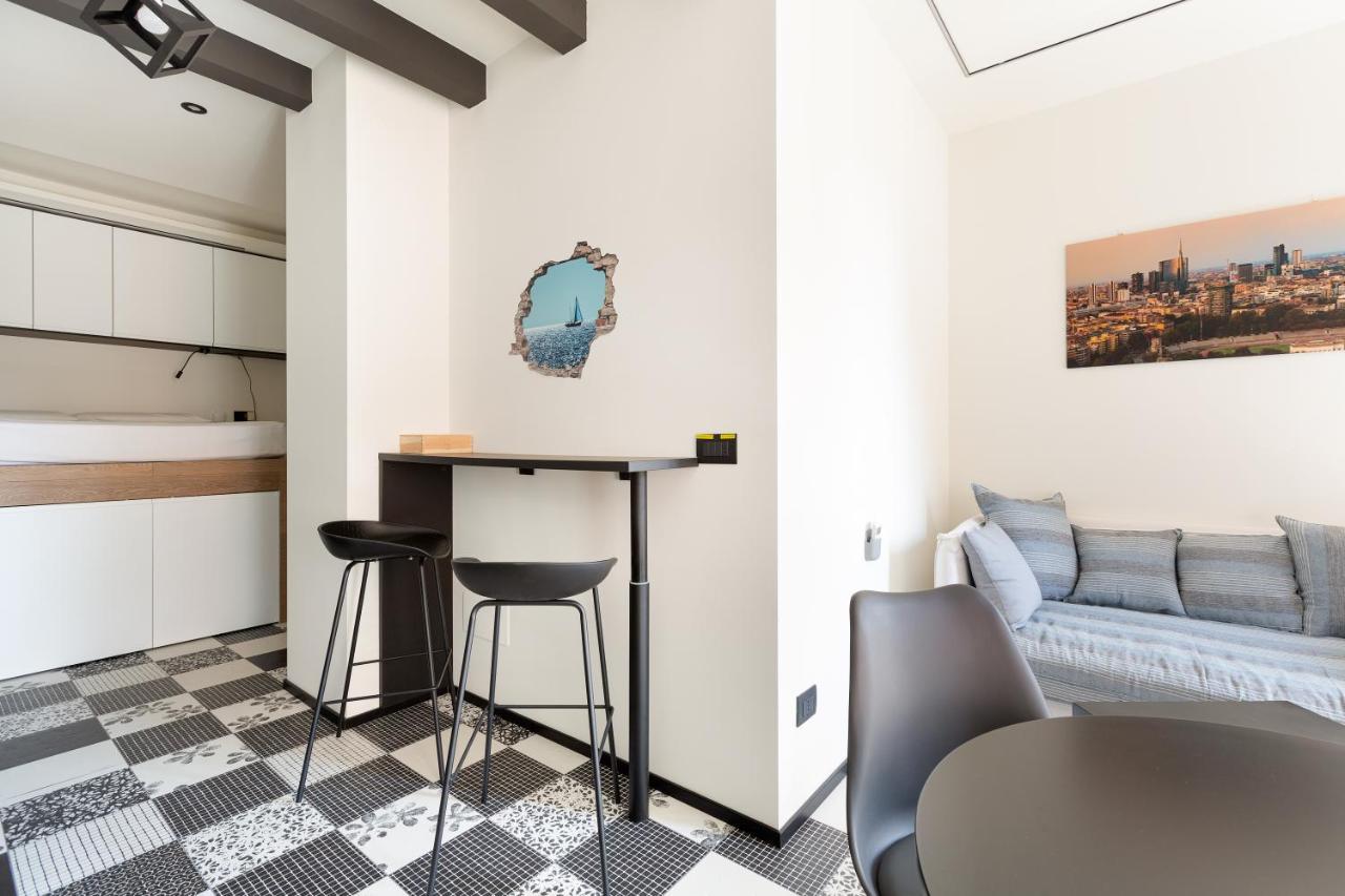 Milano Renovated Studio Apts Milão Exterior foto