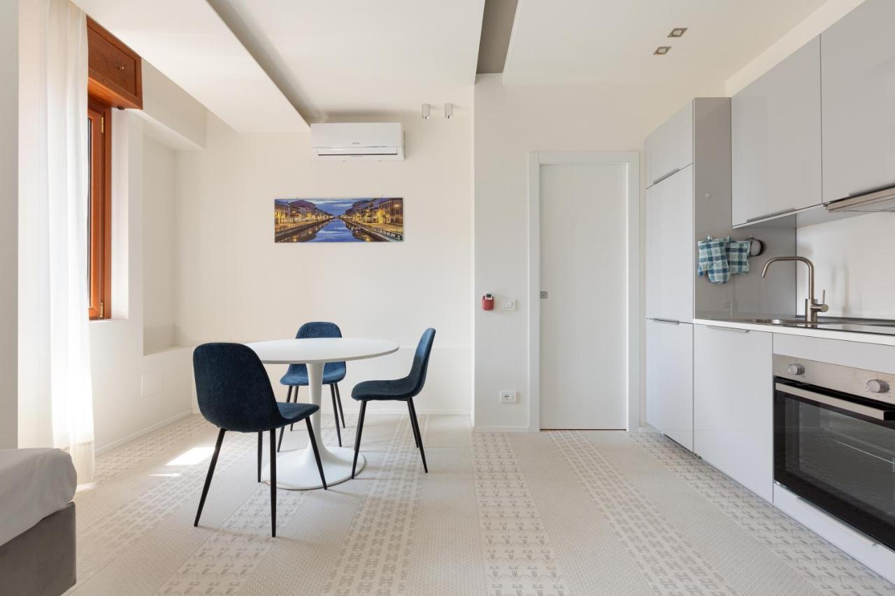 Milano Renovated Studio Apts Milão Exterior foto