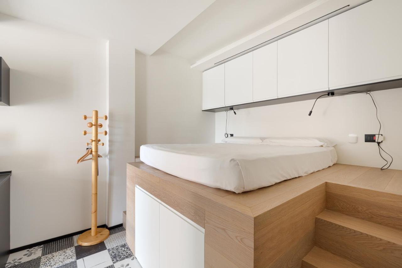 Milano Renovated Studio Apts Milão Exterior foto