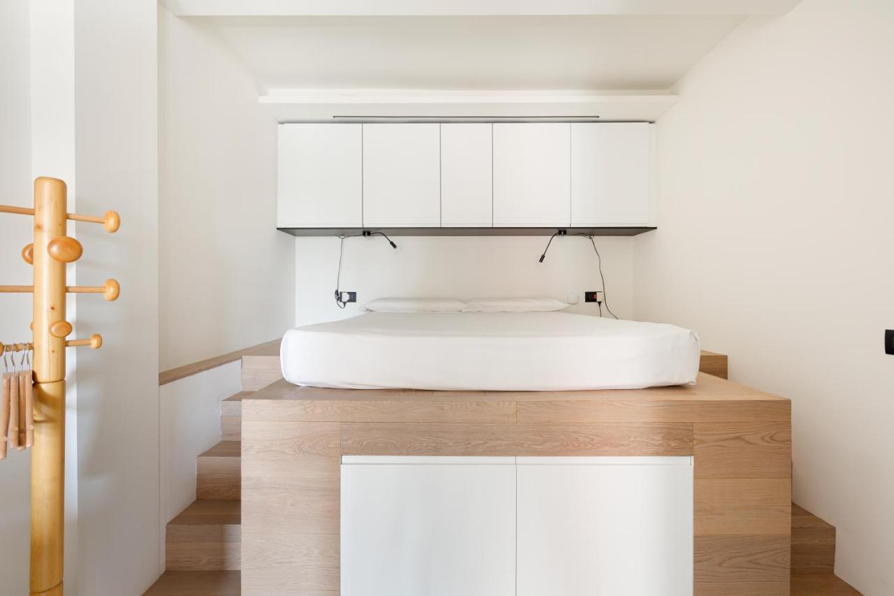 Milano Renovated Studio Apts Milão Exterior foto