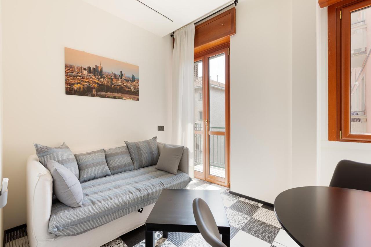 Milano Renovated Studio Apts Milão Exterior foto