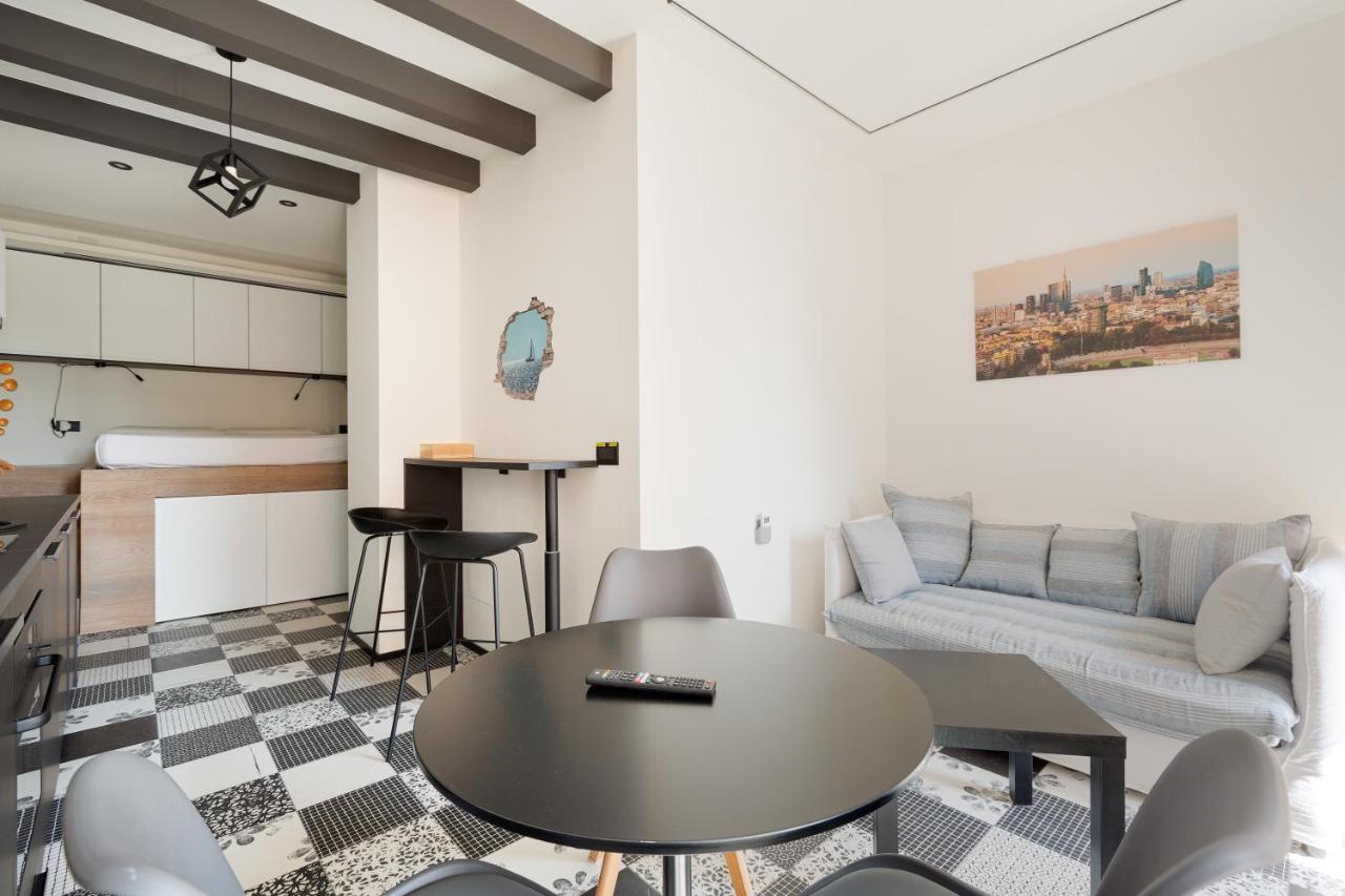 Milano Renovated Studio Apts Milão Exterior foto