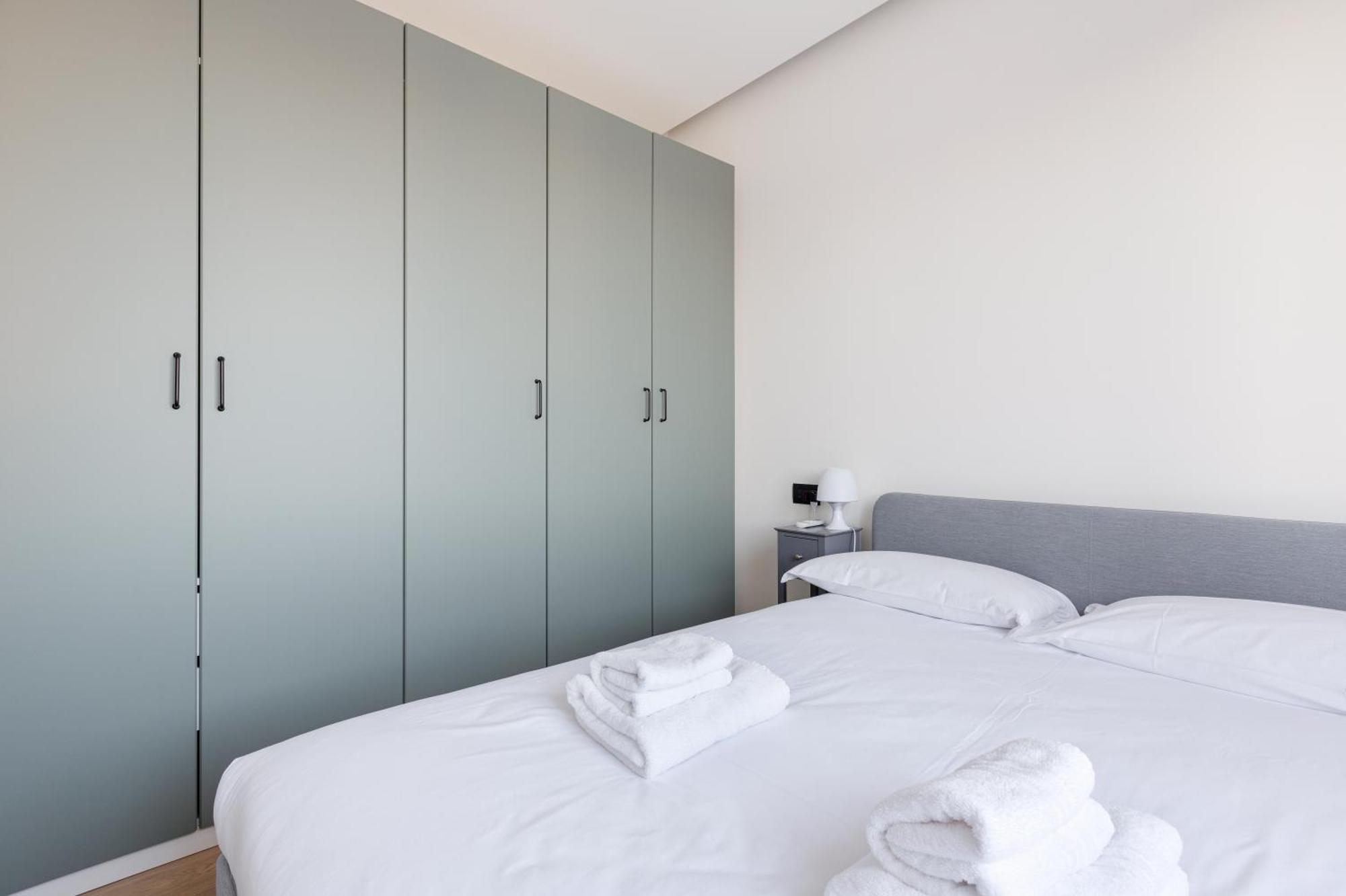 Milano Renovated Studio Apts Milão Exterior foto